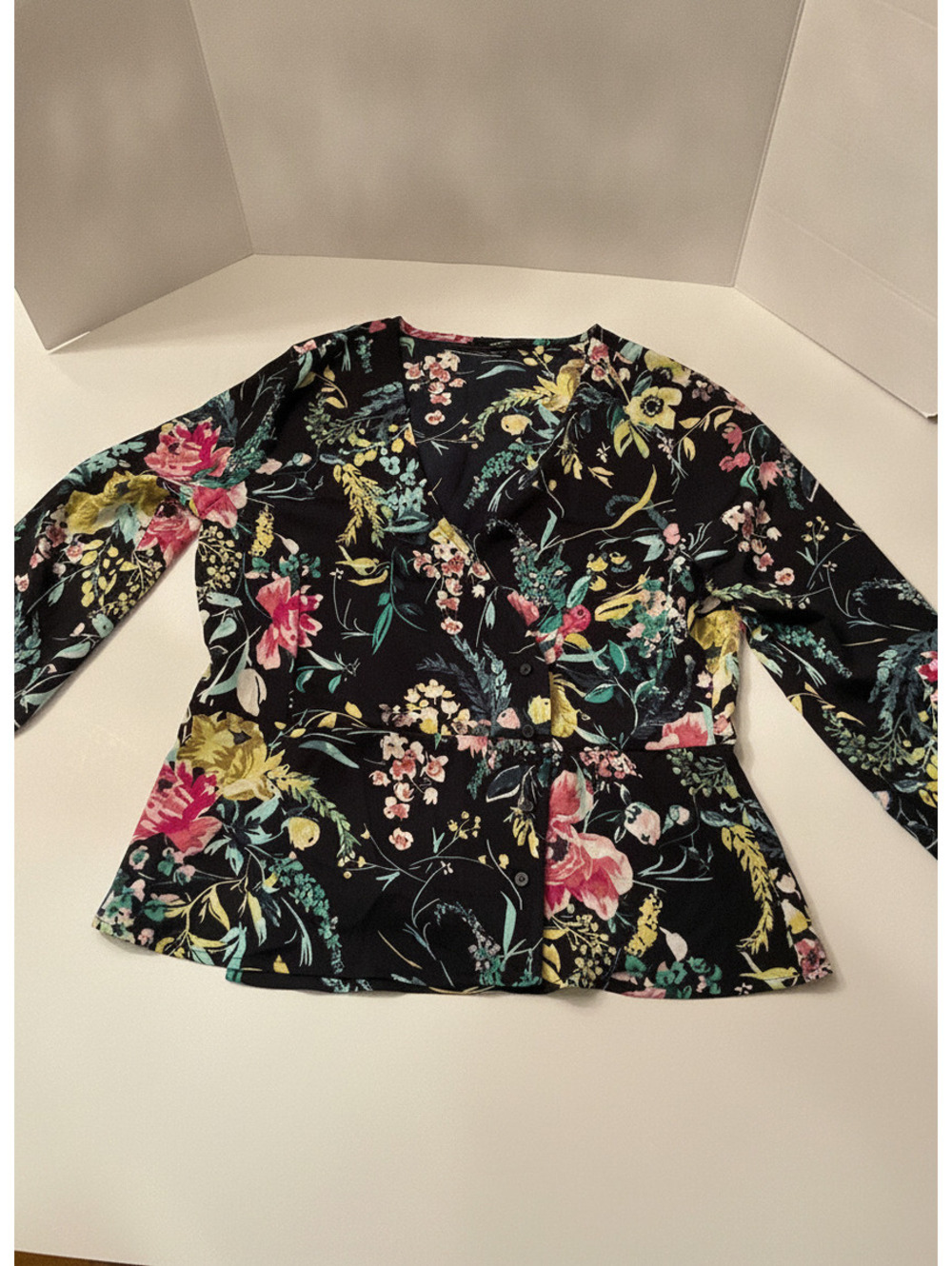 VERO MODA dark navy botanical floral wrap blouse with buttons size L